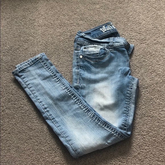 Light wash denim jeans (2 of the same kind/size) - Picture 1 of 3